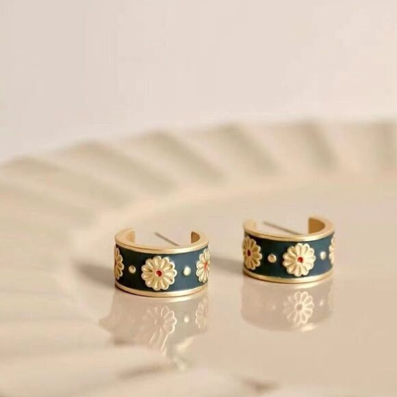 Daisy Delight Enamel Small Hoop Earrings - Picture 10 of 11